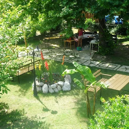 Arya Guest house